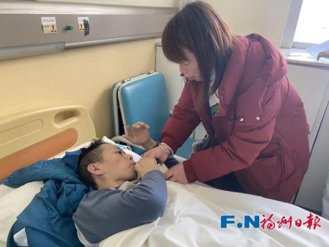 煎饼叔叔说恢复了请大家吃饼 感激好心人相助