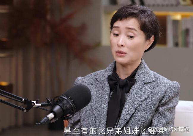 吴越为照顾父亲搬到大平层 孝心与责任并行