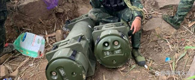 柬军缴获被泰军遗弃乌制装甲运兵车