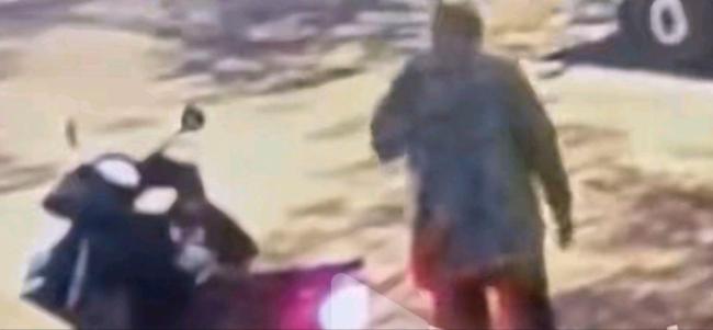 快递频繁失窃 快递员在包裹内藏定位器 智斗惯偷成功抓捕