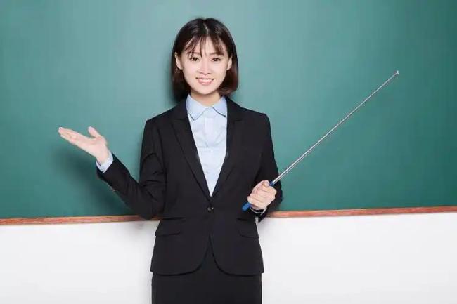 当地回应老师疑似诅咒学生 教育部门介入调查处理中