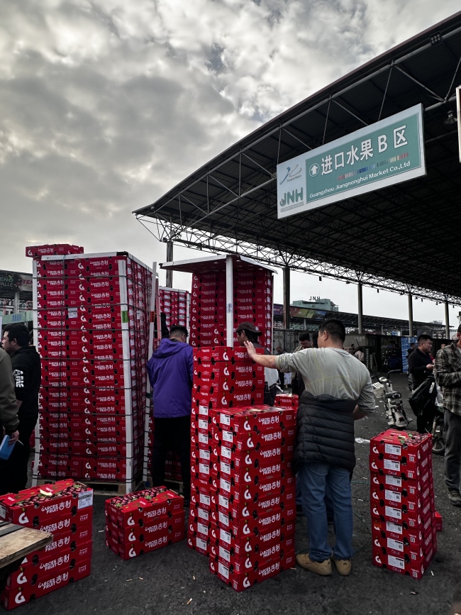 今年车厘子比去年还便宜 批发市场围猎降价货源