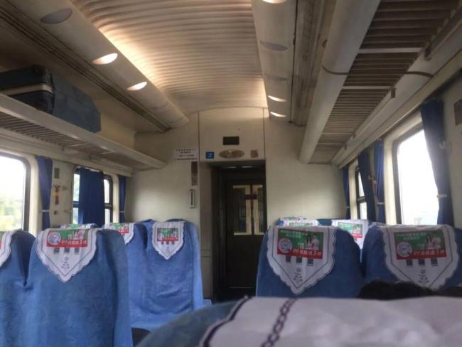 最省钱的打工人坐绿皮火车通勤 性价比之选