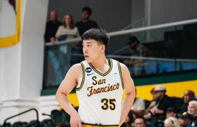 王俊杰受困犯规5中2拿5分2板 犯规麻烦限制表现