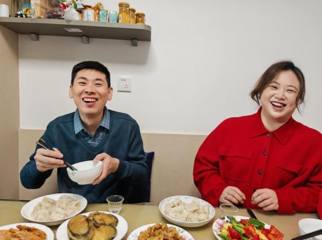 新郎回应用1000元举办极简婚礼 简单却不失温馨