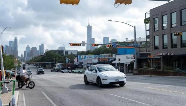 无人驾驶时代真要来了吗 特斯拉无人车上路验证