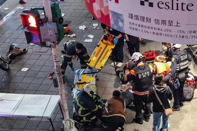 台北攻击事件已致3死6伤：嫌犯坠亡 公共安全漏洞引质疑