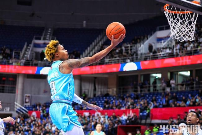 韦瑟斯庞CBA狂砍56分 青岛男篮三连胜