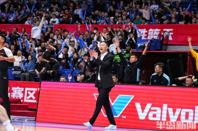 韦瑟斯庞CBA狂砍56分 青岛男篮三连胜