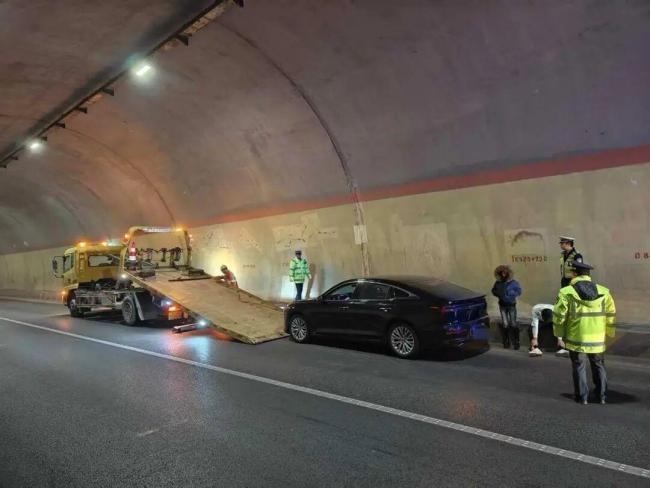 刹车失灵时速115狂奔490公里司机发声 警车护航化险为夷