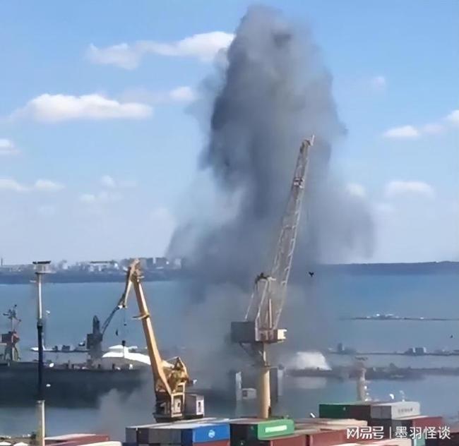 俄乌“油轮战”全面升级,乌军跑到2000公里外,把俄罗斯油轮炸了