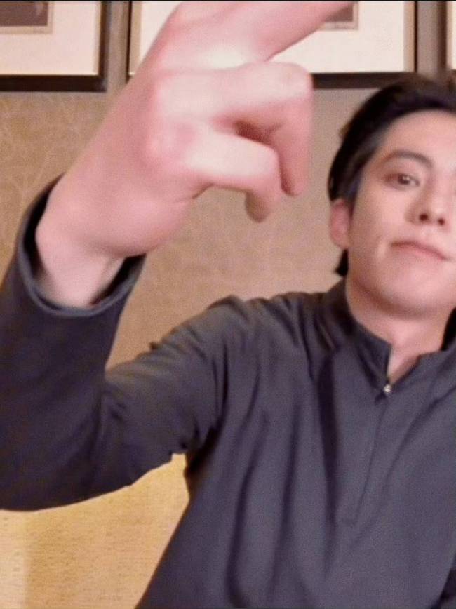 王鹤棣搓澡初体验径直“消一火” 优雅梗爆红收集