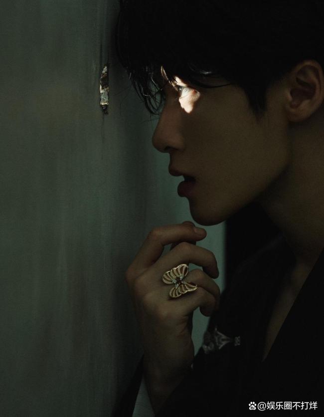 星光大赏红毯 明星造型争艳引发热议