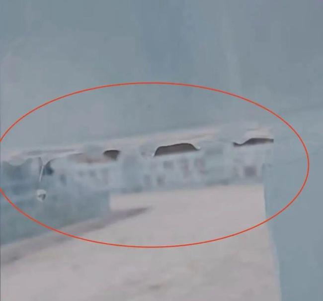 哈尔滨冰雪大世界冰雕滴水 气温偏高所致