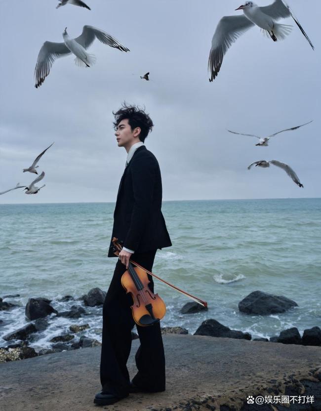 女明星星光大赏妆造 复古西装到鎏金女神