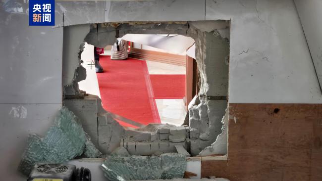 男子凿墙盗走170余万元黄金 赃物竟藏祖坟墓碑后