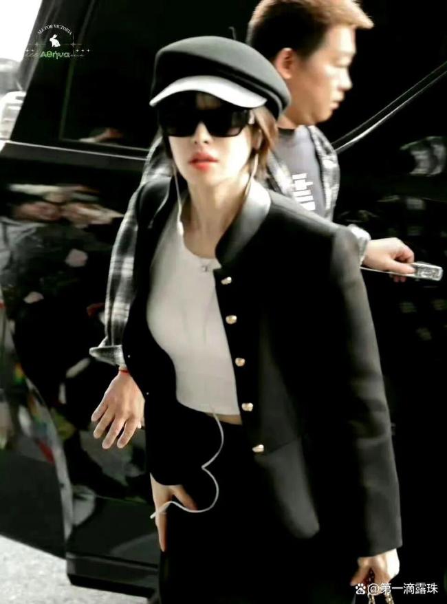 星光大赏偶遇檀健次遛弯 偶像剧式宠粉