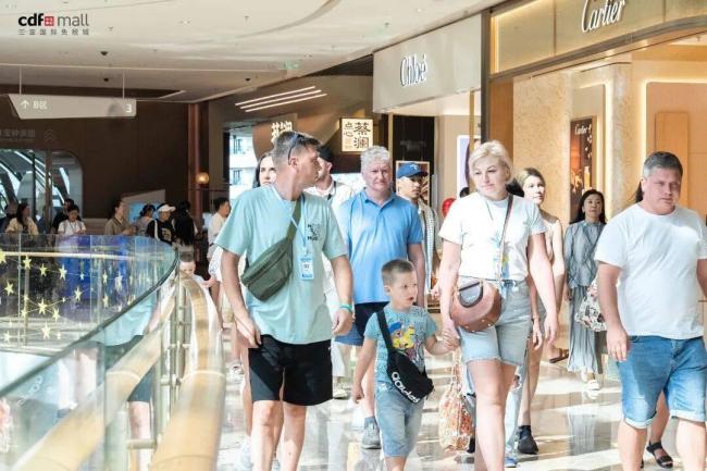 海南封关免税热带鲜果成新宠 1.5吨榴莲1小时售罄