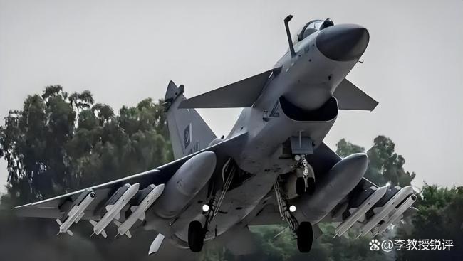 美媒为何关注中国空军发展速度 飞行训练差距拉大