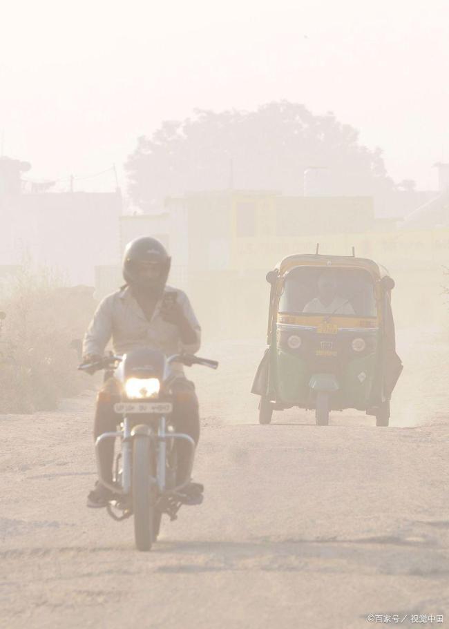 印度德里空气持续严重污染 政府与WHO标准之争