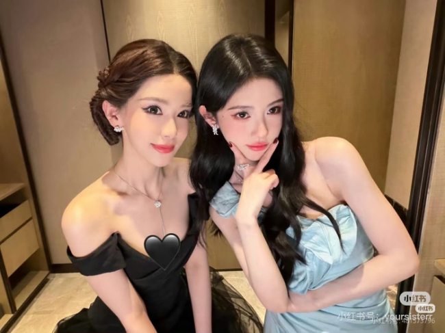 鞠婧祎迅猛龙合照