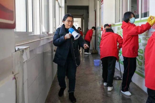 68歲張桂梅有了新愿望 燃燈接力星耀華坪