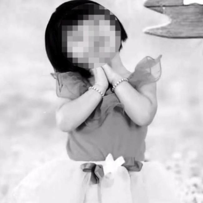 女孩被虐待致死案生父法庭崩溃 量刑改判引发争议