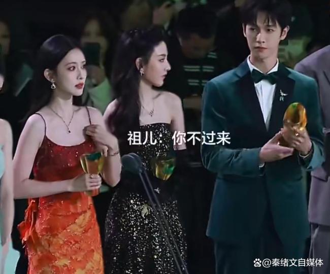 宋祖儿换了两次位置