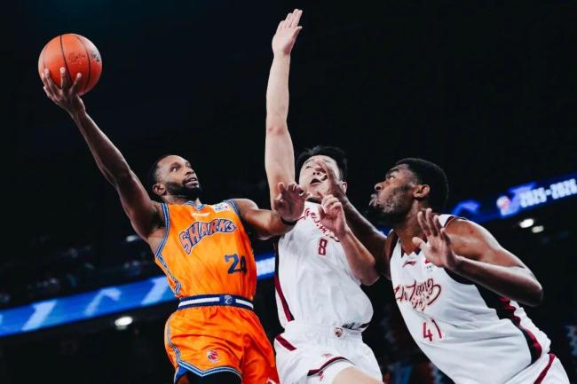 媒体:上海男篮还得靠“老江湖” 弗格成定心丸