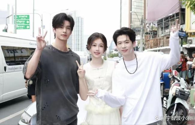 虞书欣双轨开分 热度与争议齐飞