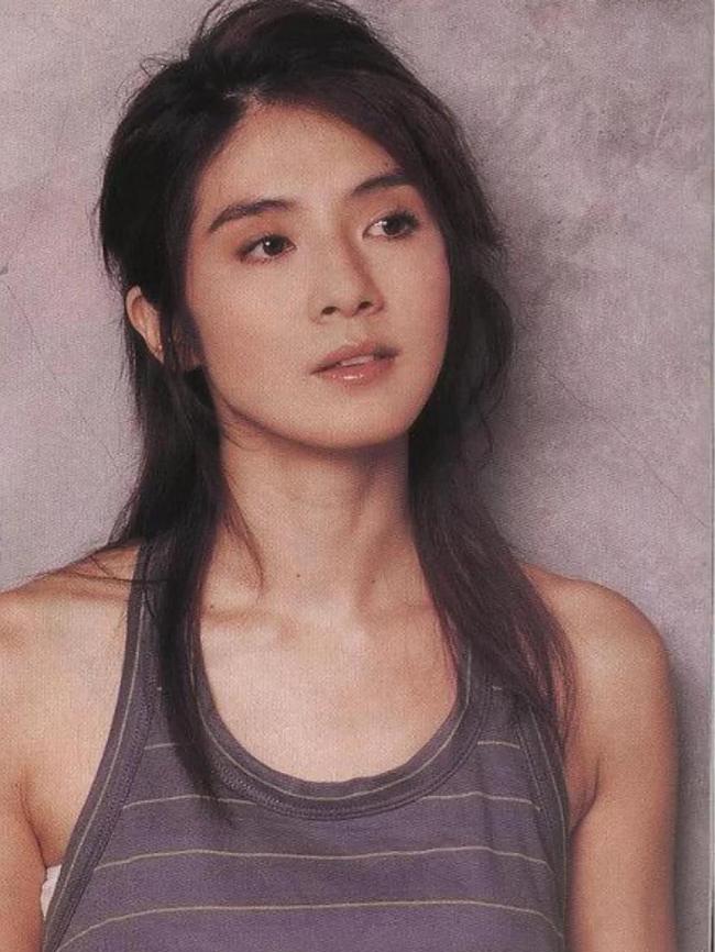 51岁杨采妮晒近照 温柔笑眼引回忆潮