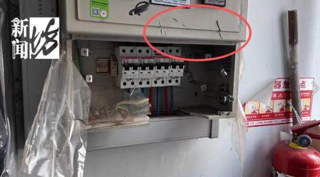 上海一对夫妻持斧逐户砍砸邻居家门