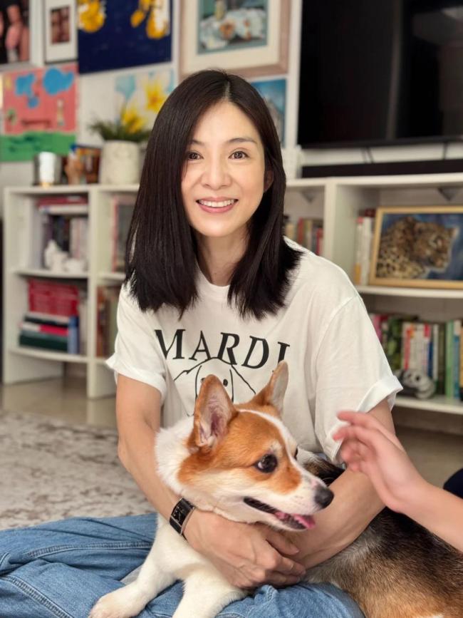 51岁杨采妮晒近照