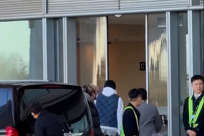 王楚钦打哈欠疲态尽显！前国手透露最新伤情 备战乒超联赛总决赛