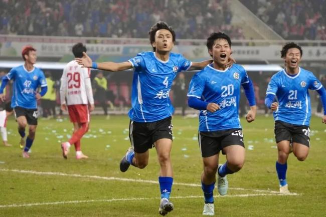 湘超长沙队16岁小将轰世界波,唤醒被现实掩埋的热爱