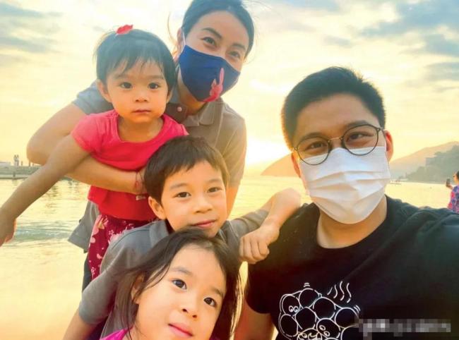 郭晶晶儿子买奶茶给霍震霆喝第一口 家风好暖人心