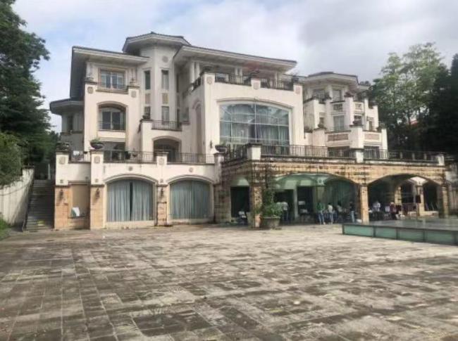 2亿别墅6673万起拍没人要 系涉案房产