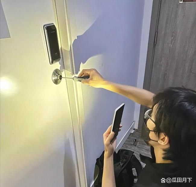 医生劝妻儿被发小杀害案丈夫走出来 信任的背叛