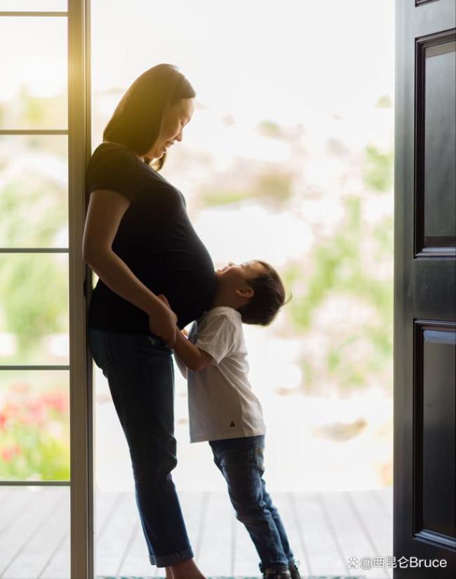 62岁怀孕女子：失去的儿子回来了 超高龄生育引争议