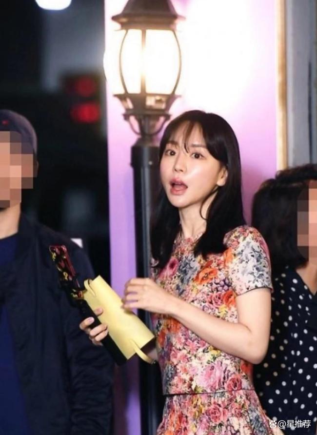 黄荷娜曾给李顺利给先容漂亮女子 指控与争议