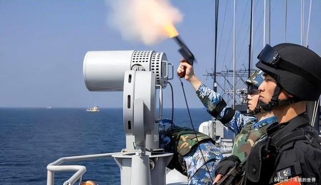 台海再现中美对峙，解放军紧贴台岛，美军逼近底线，台军全程龟缩