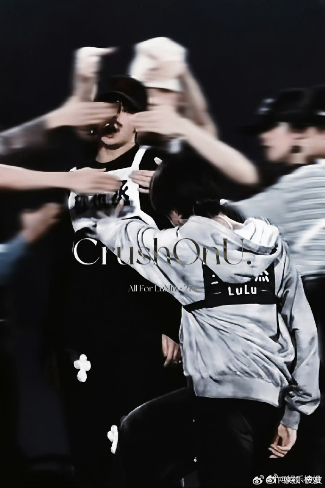 王橹杰滑跪穆祉丞摸喉结