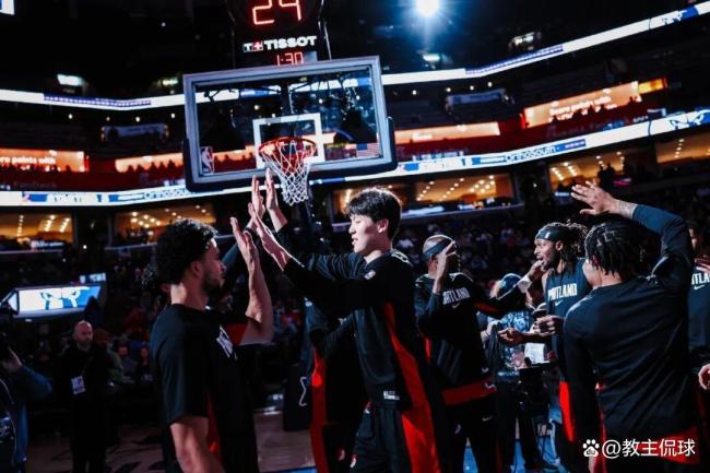 杨瀚森遭雪藏 快船大胜开拓者 球迷退票抗议