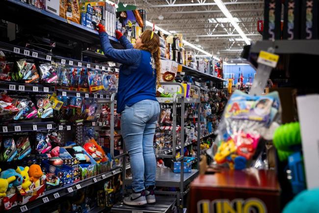 美国遭遇“最贵新年” 关税推高节日成本