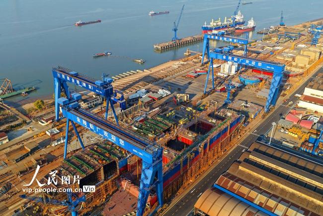 江蘇南京：船企趕訂單 衝刺“全年紅”