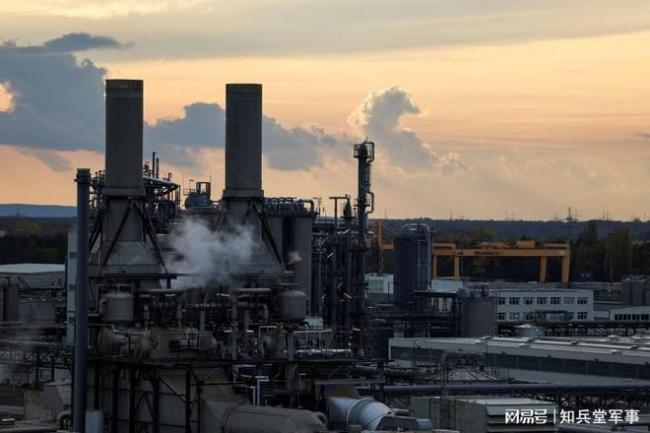 俄专家预测俄乌明年1月或爆发大战 顿巴斯决战在即