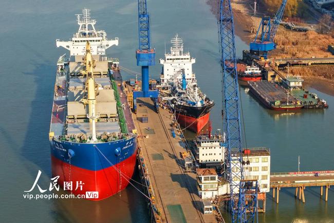 江苏南京：船企赶订单 冲刺“全年红”