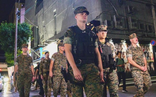 驻日美军宣布重回冲绳街头持枪巡逻 引发民众不满