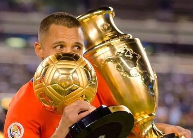 为什么桑切斯在阿森纳表现出色,转会去了曼联以后就表现不行了? 伤病与适应问题