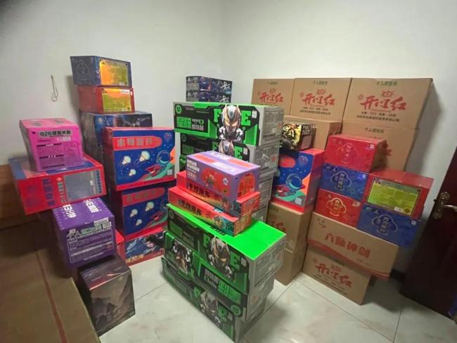 元旦前发这种朋友圈 他们都被抓了 非法销售烟花爆竹